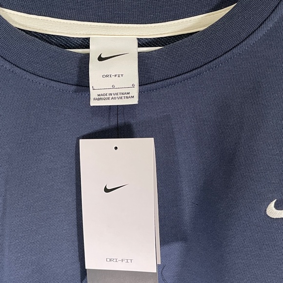 NWT Nike Men's Dri-Fit Crewneck Sweatshirt - Picture 3 of 7